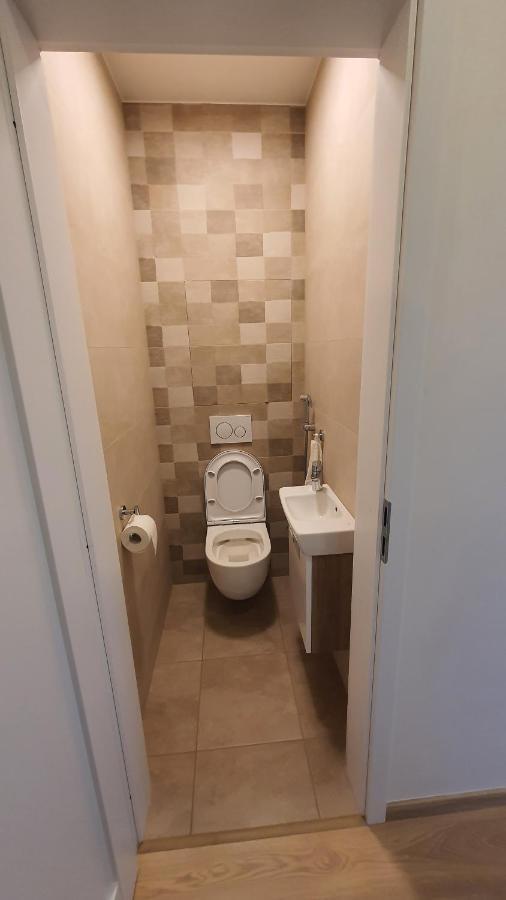 Apartmany เซมิลี ภายนอก รูปภาพ