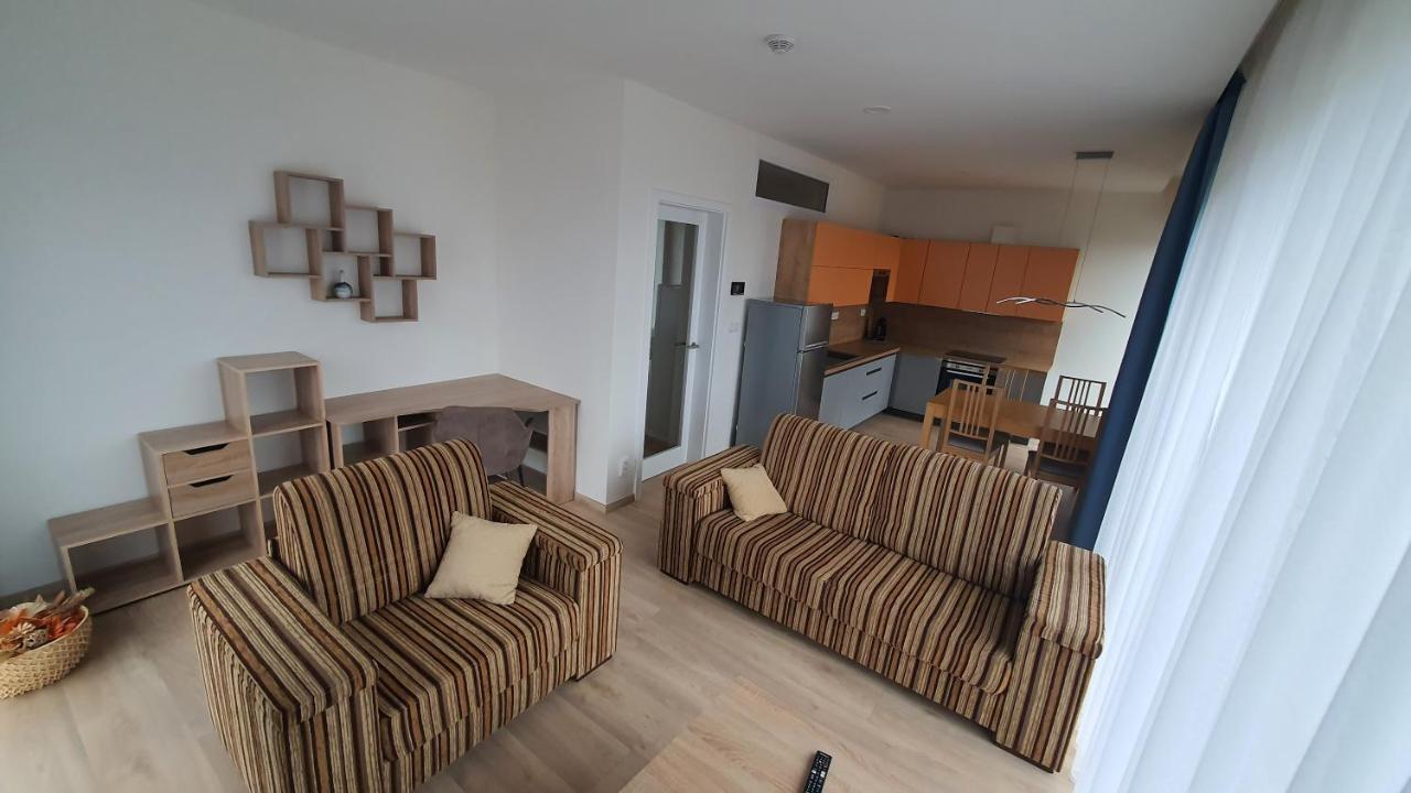 Apartmany เซมิลี ภายนอก รูปภาพ