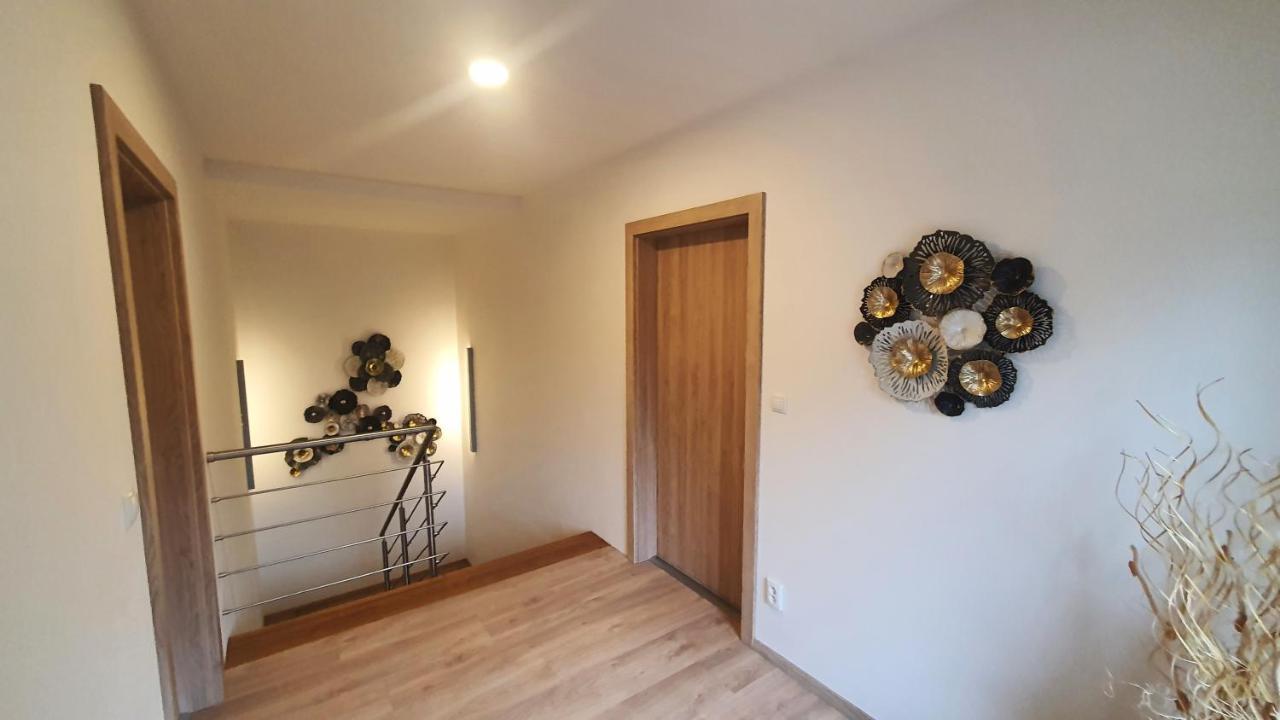 Apartmany เซมิลี ภายนอก รูปภาพ