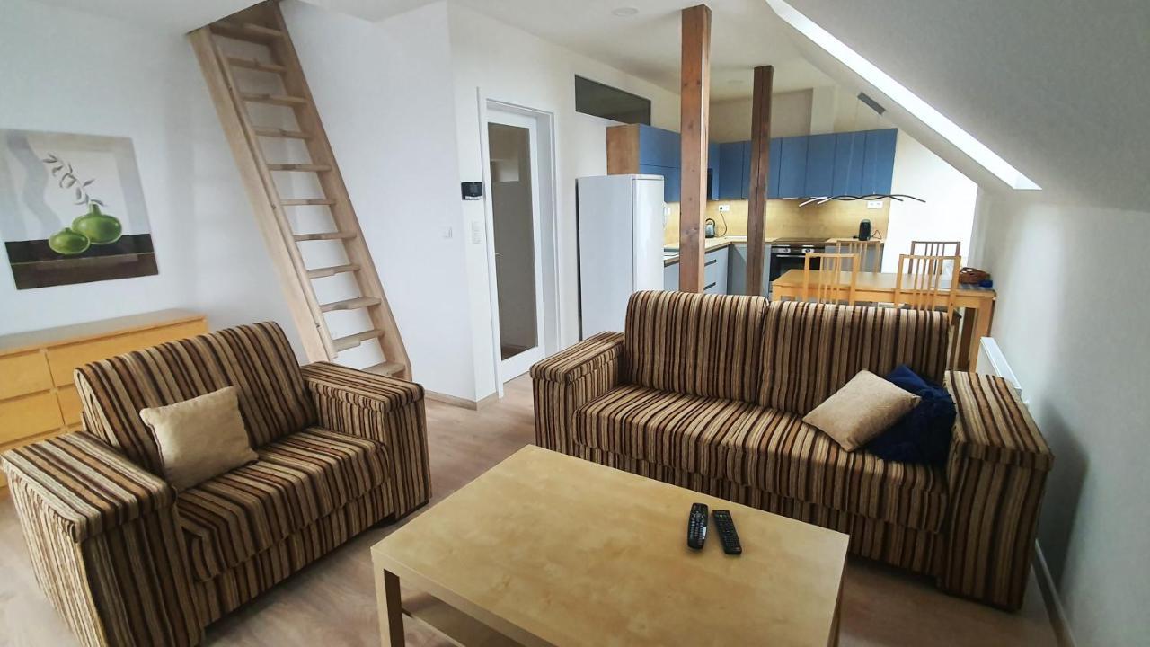 Apartmany เซมิลี ภายนอก รูปภาพ